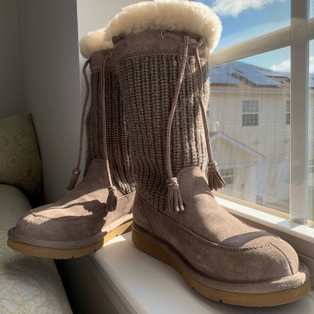 Suburb crochet UGGs size 6